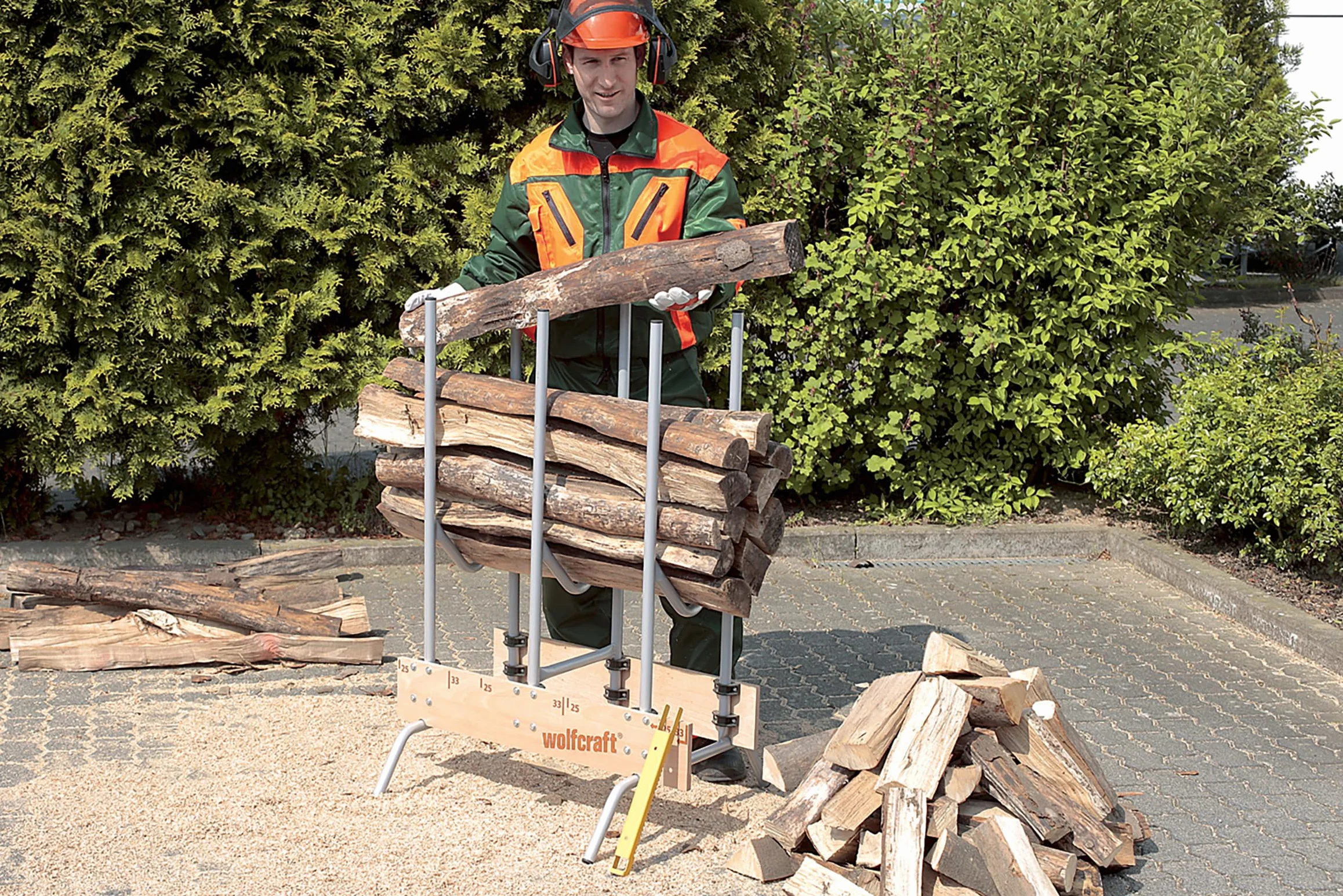 wolfcraft Stojak do cięcia drewna I 5121000 I Solidny i stabilny stojak do cięcia drewna opałowego