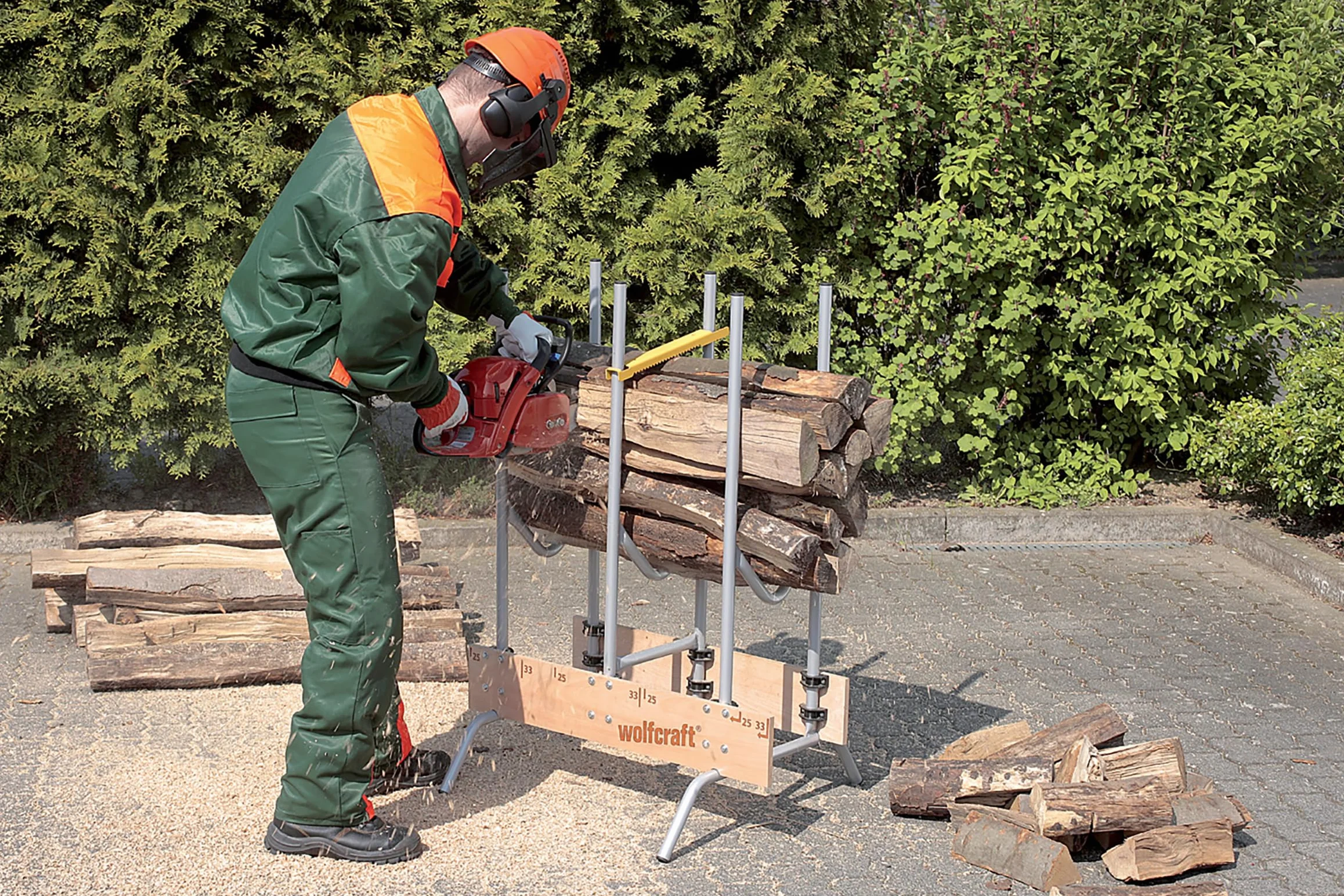 wolfcraft Stojak do cięcia drewna I 5121000 I Solidny i stabilny stojak do cięcia drewna opałowego