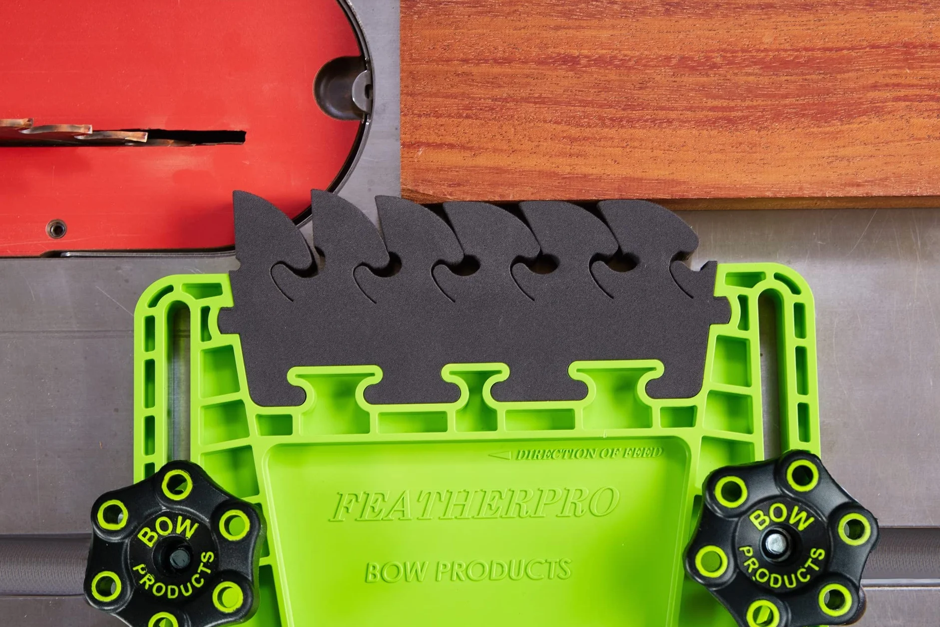 BOW Products FeatherPRO FP1 - płyta piórkowa do pił stołowych, stolików frezowych i pił taśmowych, pióra EVA, które zmniejszają odrzut - narzędzia do obróbki drewna i akcesoria bezpieczeństwa
