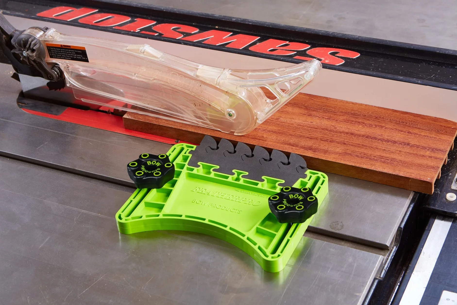 BOW Products FeatherPRO FP1 - płyta piórkowa do pił stołowych, stolików frezowych i pił taśmowych, pióra EVA, które zmniejszają odrzut - narzędzia do obróbki drewna i akcesoria bezpieczeństwa