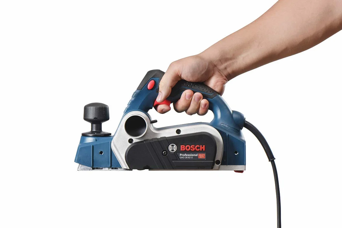 Bosch Professional: strug GHO 26-82 D (prowadnica równoległa, klucz sześciokątny rozm. 2,5, materiałowy worek na pył, walizka)