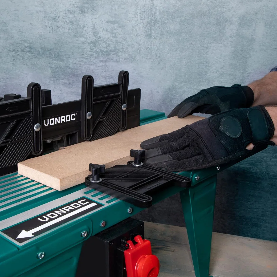 VONROC Stoły frezarskie - frezy górnowrzecionowe | Uniwersalne, Stabilny i Wytrzymały, Powierzchnia 870x335mm, Pasuje do Frezarek do 1800W, Z Prowadnicą, Uchwytami i Przyłączem do Odsysania Pyłu